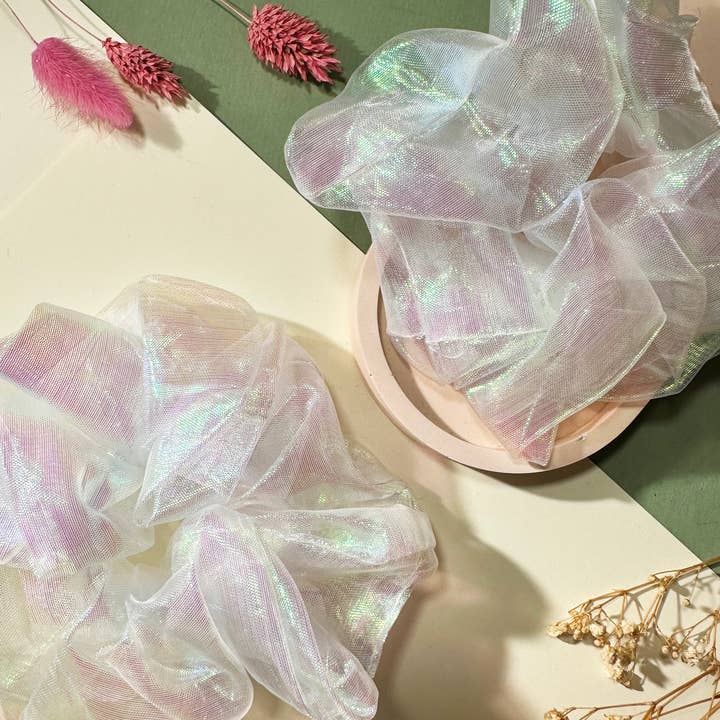 Scrunchies holográficos de organza por atacado de Desi design and chai
