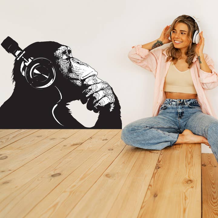 Autocollant mural motif chimpanzé contemplatif – autocollant mural amovible, à poser et à retirer pour la vente par Decords