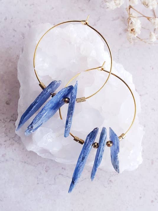 Boucles d'oreilles créoles Kyanite pour la vente par Asher Grey