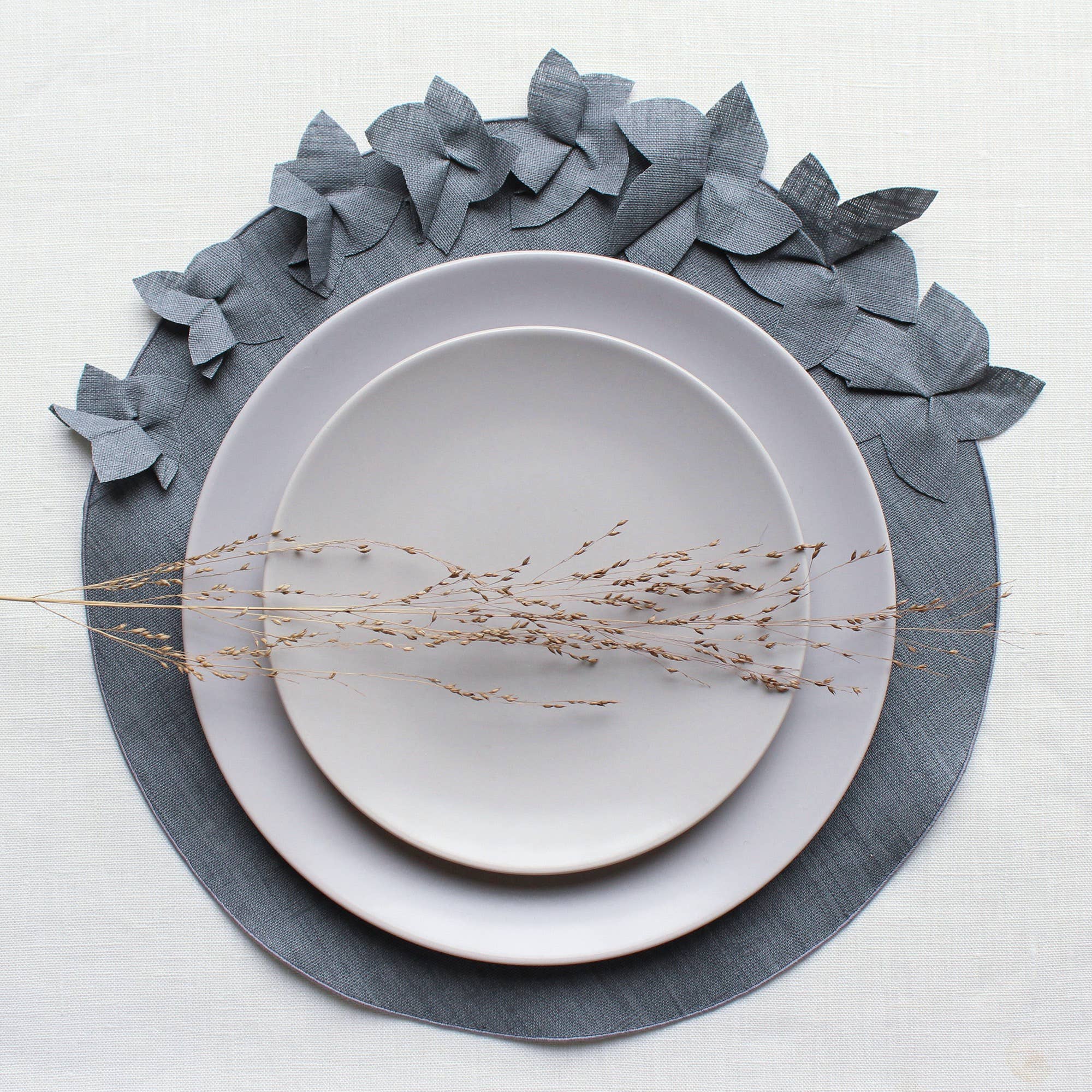 Giardino Segreto - Wholesale Placemat - Round placemats in pure linen GELSOMINO1