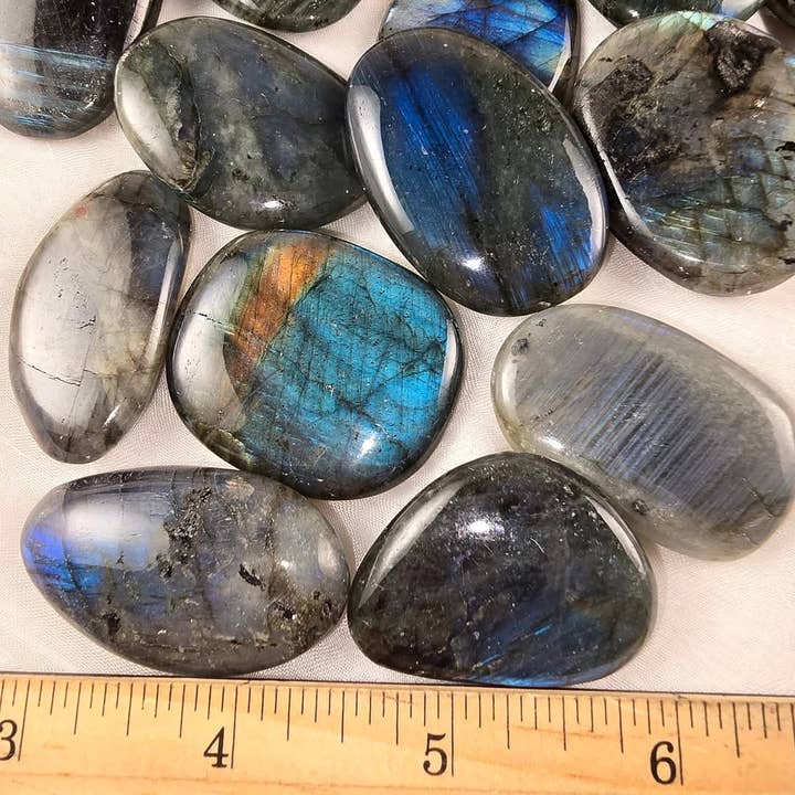 Aquamarine Daydream Wholesale – wholesale Spiritual stone/crystal – .5 Kilo Blue Flash Labradorite Flat Palm Stone ~ Bulk