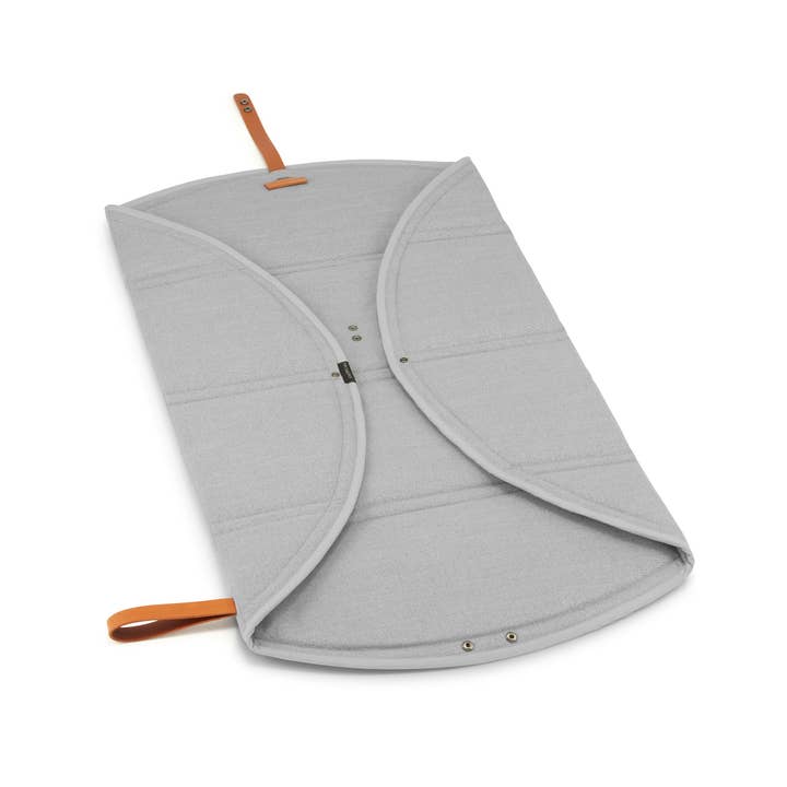 Labbvenn – Engroshandel Kæledyrsmåtte – Hund – Okka kompakt og alsidig rejsemåtte til kæledyr12