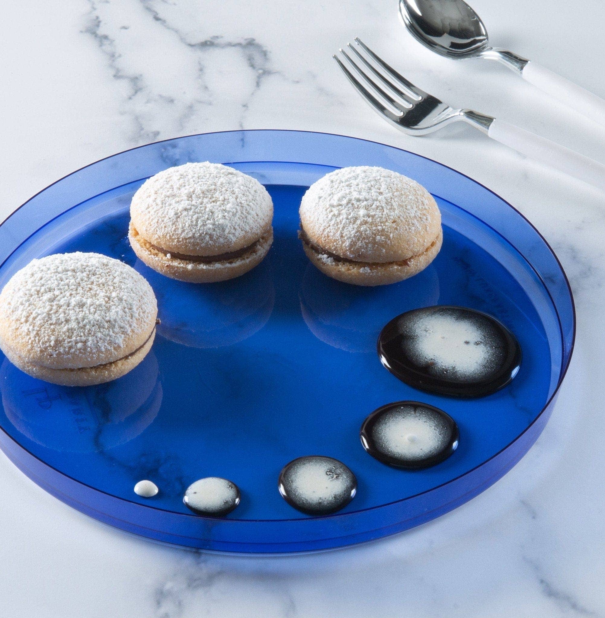 Round Transparent Bartenura Blue Walled Plastic Plates | 10 Pack for wholesale on Faire1