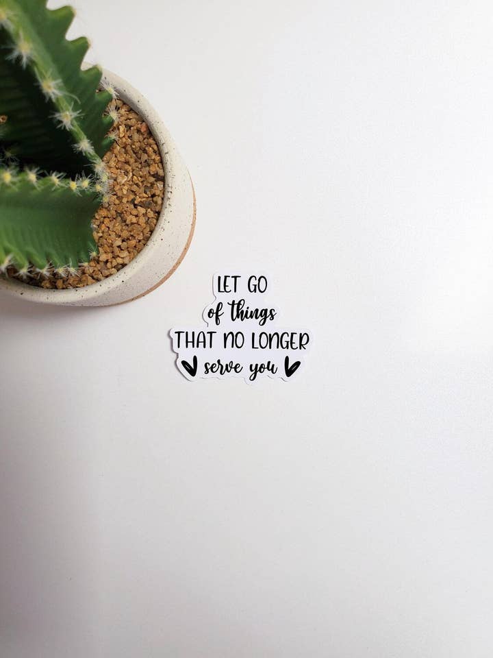 Släpp saker som inte längre tjänar dig Textklistermärke för wholesale av Fig Tree Works