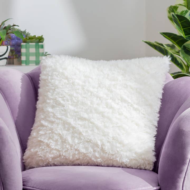 Almofada de pele sintética Fluff Ball Dreamy Cream por atacado de Riva Home