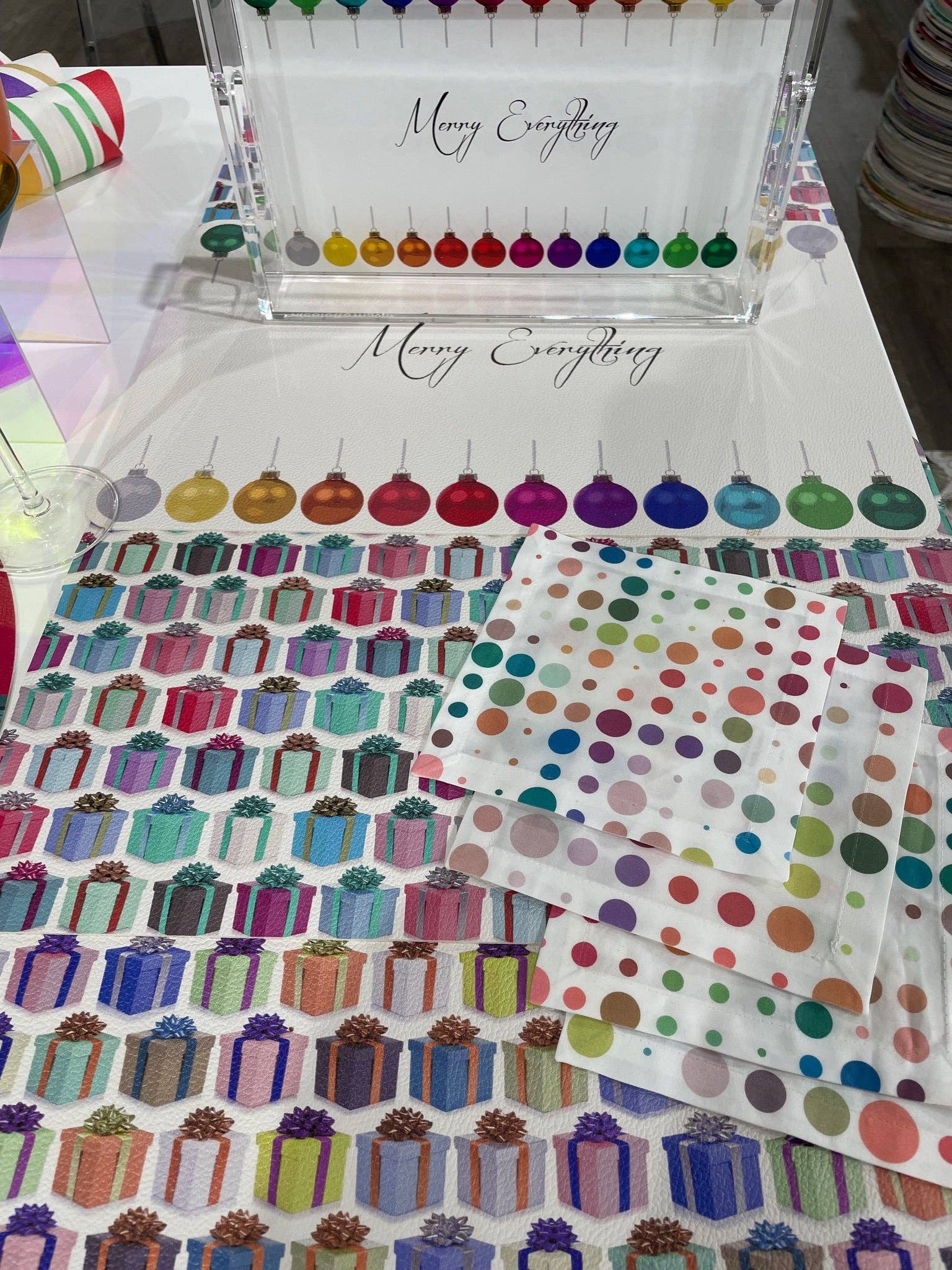 Nicolette Mayer Collection - Vente Serviettes de table en tissu - Serviettes de cocktail en satin de coton Mod Confetti Andre 6x6", lot de 42