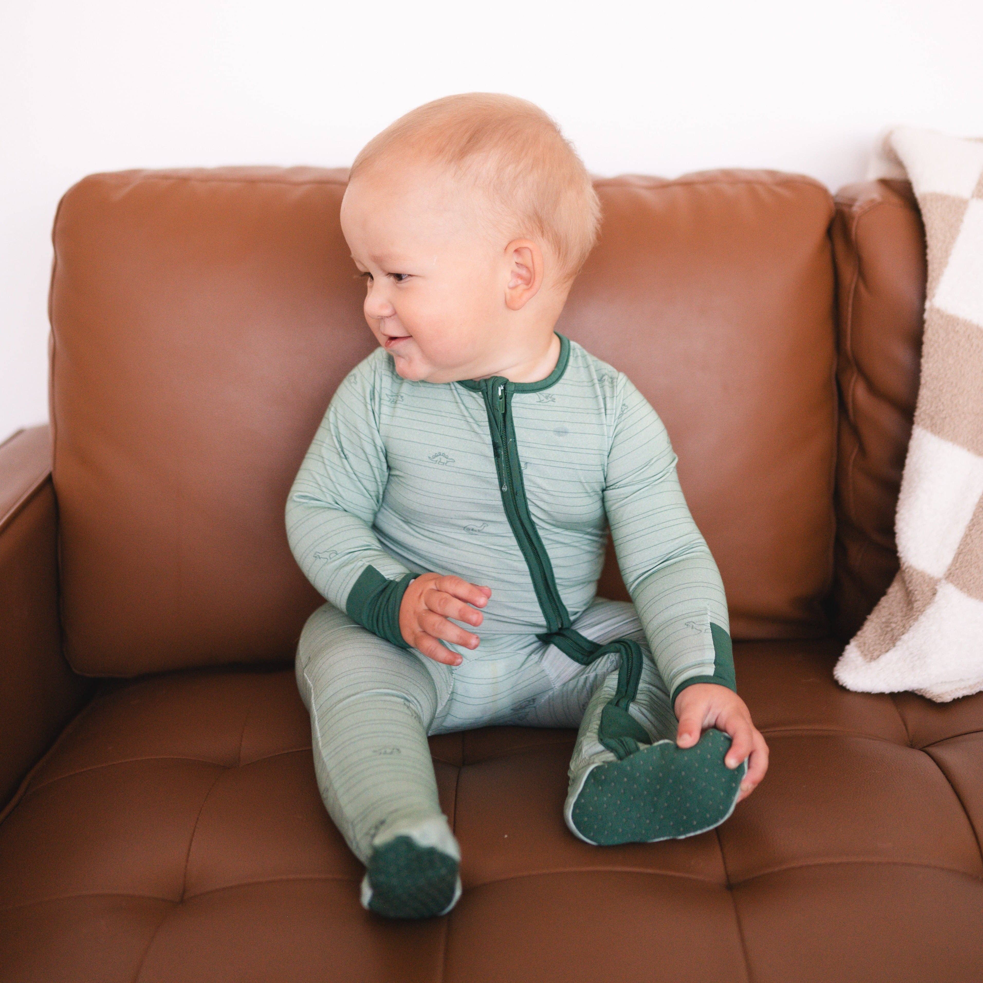 Will & Charlie Shop - Wholesale Sleepsuit - Baby - Tiny Dinosaurs Bamboo Zipper Footie Baby Sleeper Pajamas3