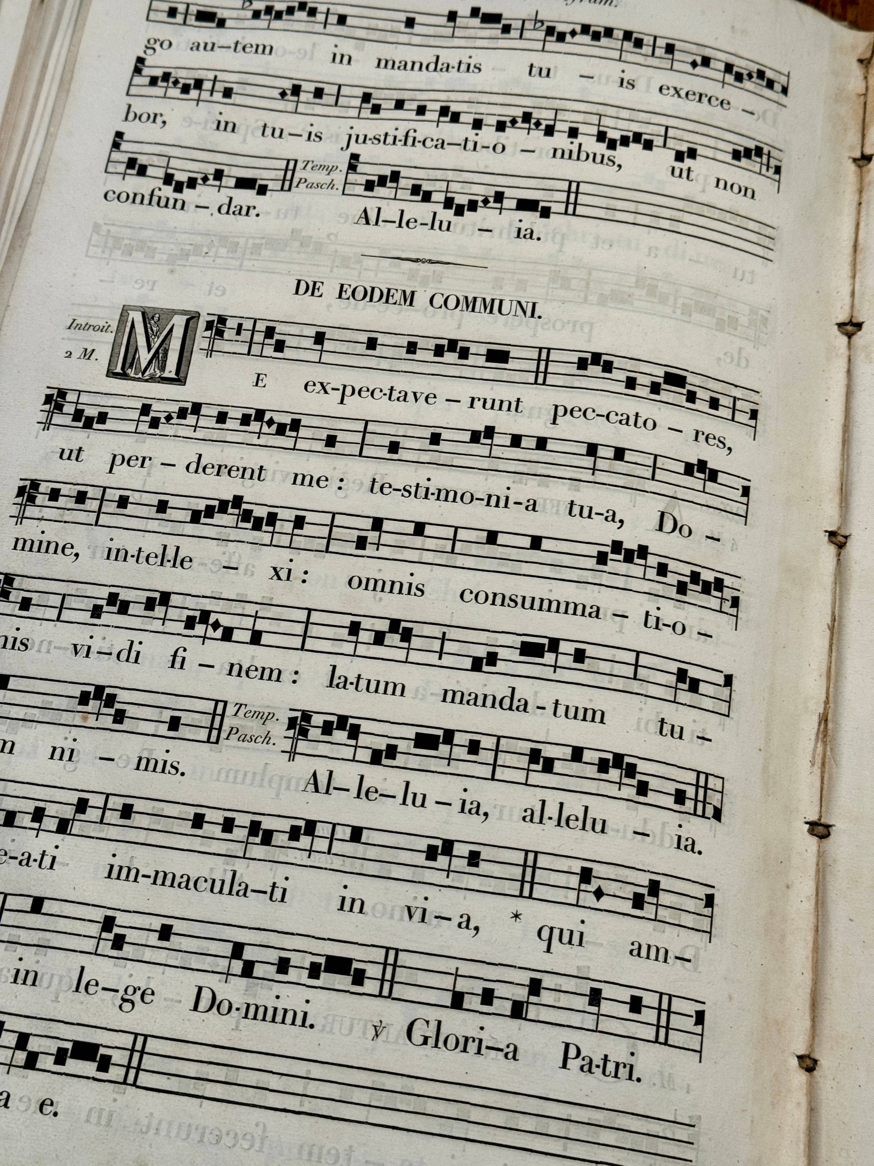 Monahan Papers - Vendita all'ingrosso Espositore per rivenditori - Pagina originale del 1700 Antifonario - 250 anni - Set/33