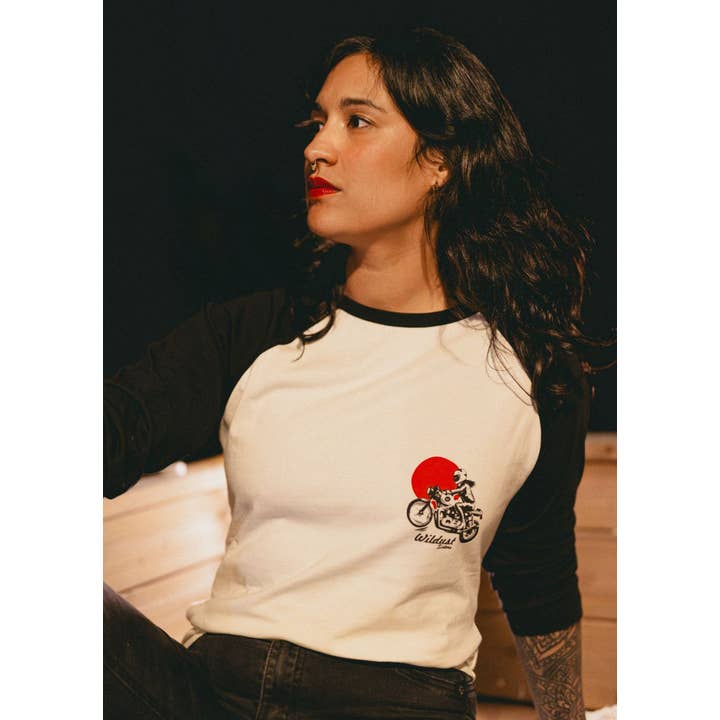 BASEBALL TEE - REBEL en andere Rebelz kleding wholesale inkopen. Gratis retourzendingen en een 60-dagen netto betalingstermijn op Faire.com trends op Faire.