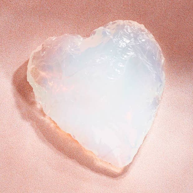 Opalite Cristal Coração Esculpido à mão por atacado de Reiju