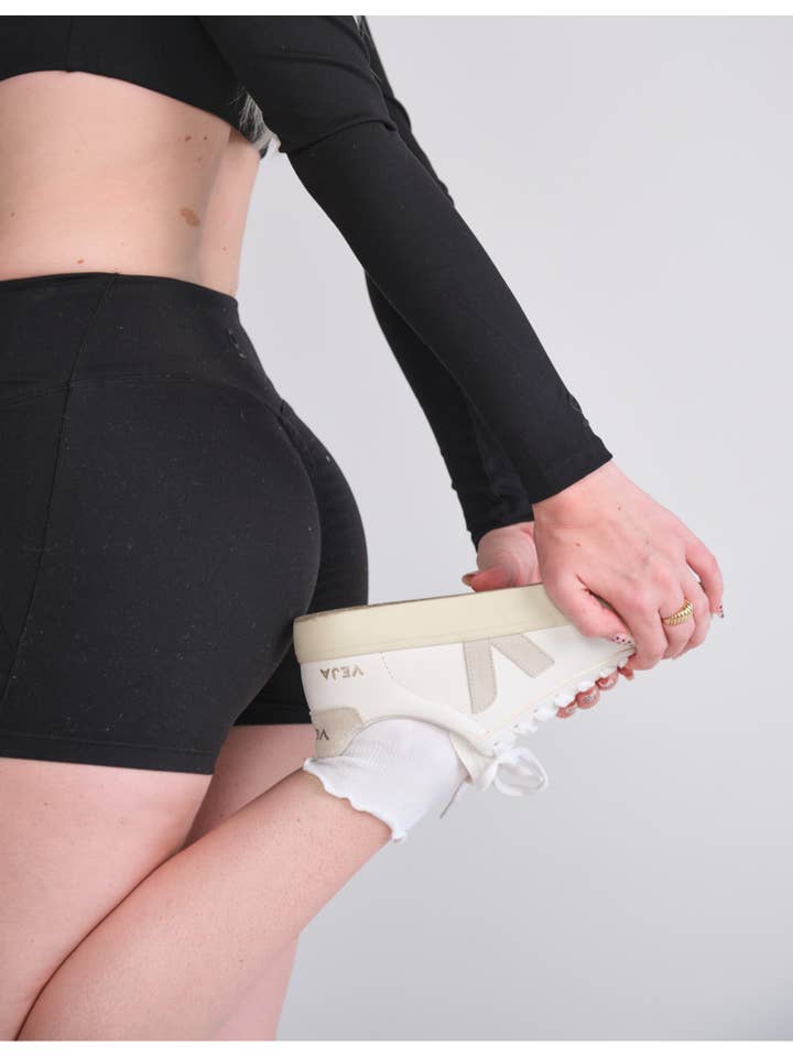 LUCKY HONEY - Wholesale Socks - Women's - Everyday Ruffle Cropped Crew Sock2