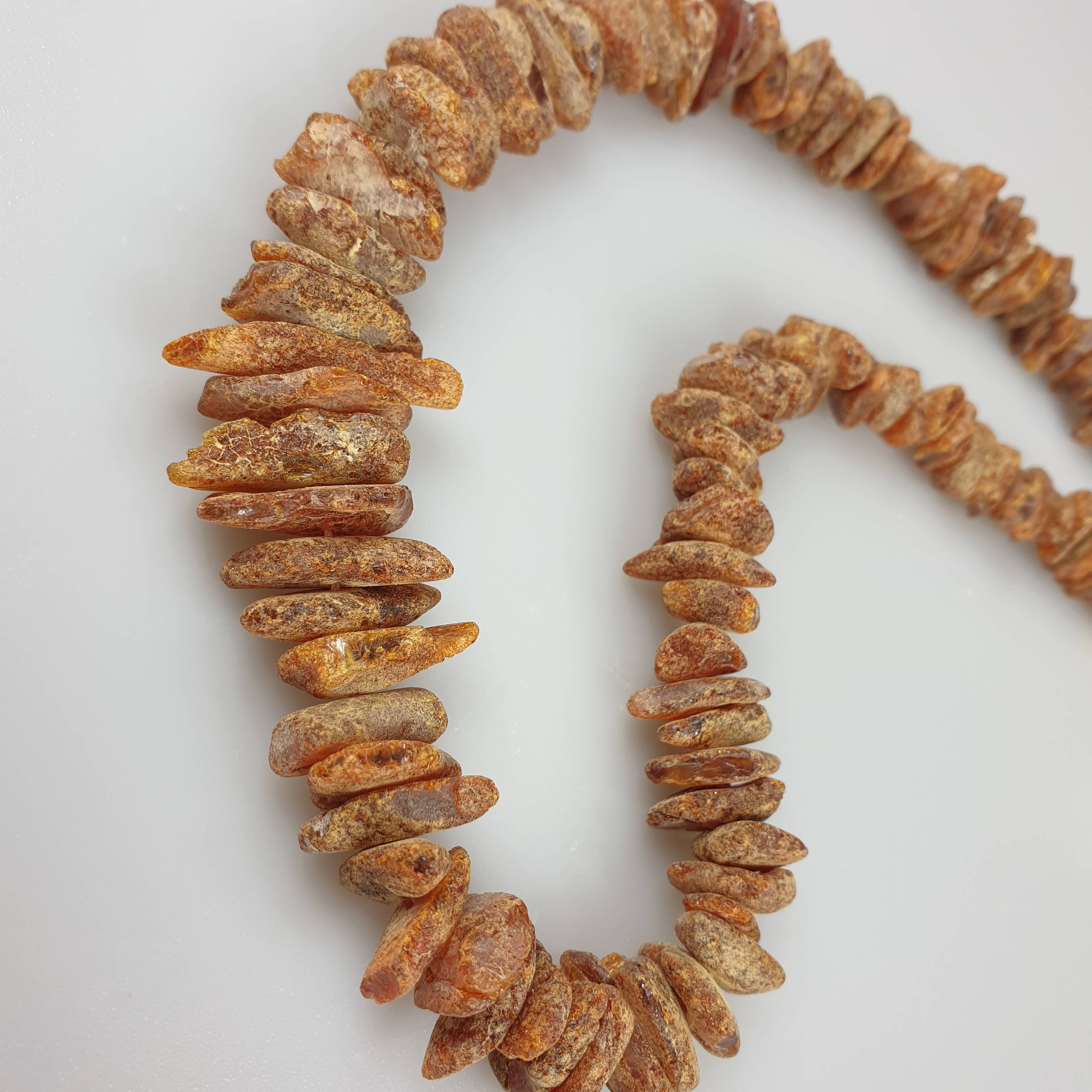 AmberLithuania - Vente Collier de perles - Collier en ambre baltique brut marron orangé avec cristal de guérison pour adulte4