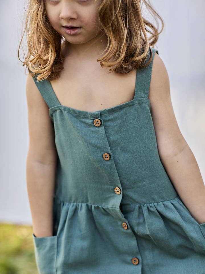 Korsryggsklänning i Aquamarine Blue tillverkad av linne och ekologisk bomull för wholesale av Tiralahilacha