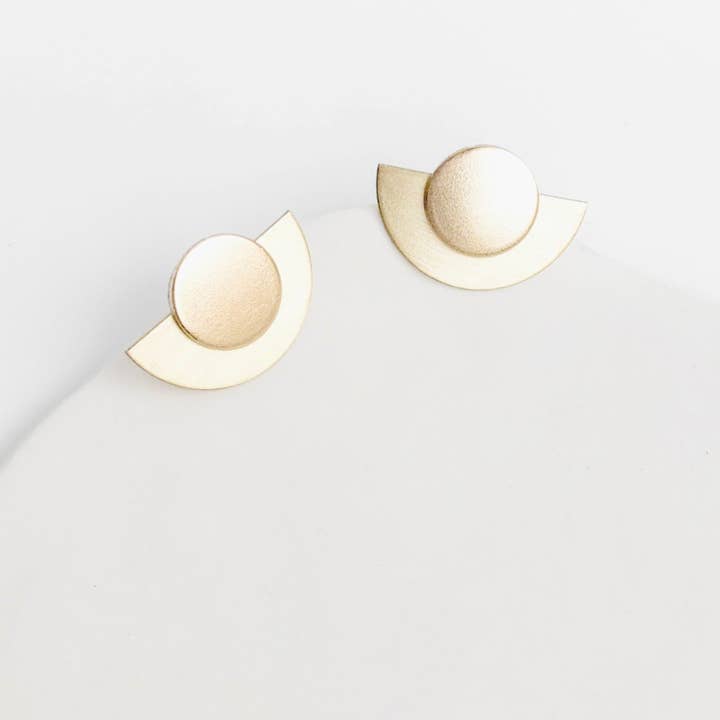 Utstråla, små - guld Minimal öronjacka Half Moon för wholesale av Stil Works Studio