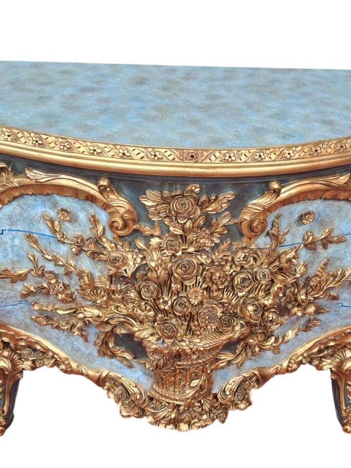 Commode Rococo Sculptée à la Main | Commode Florale Bleue et Dorée pour la vente par MALuxury Furniture