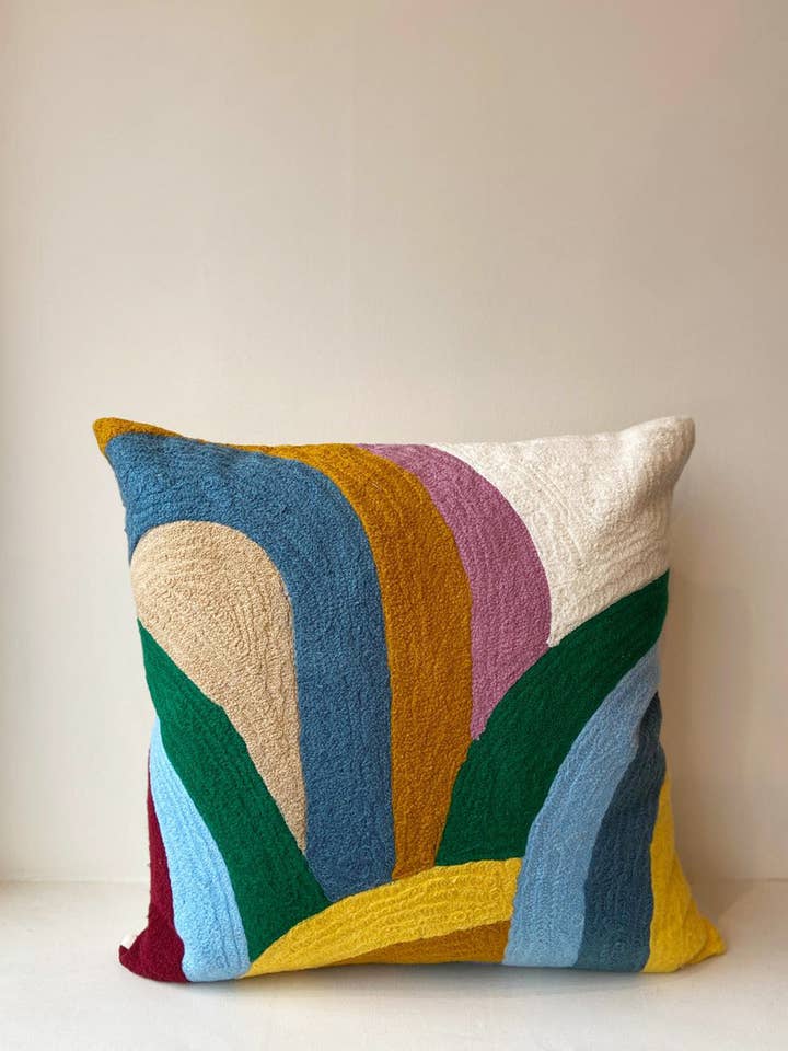 Housse de Coussin Vagues Arcadiennes pour la vente par House of Roya Ltd