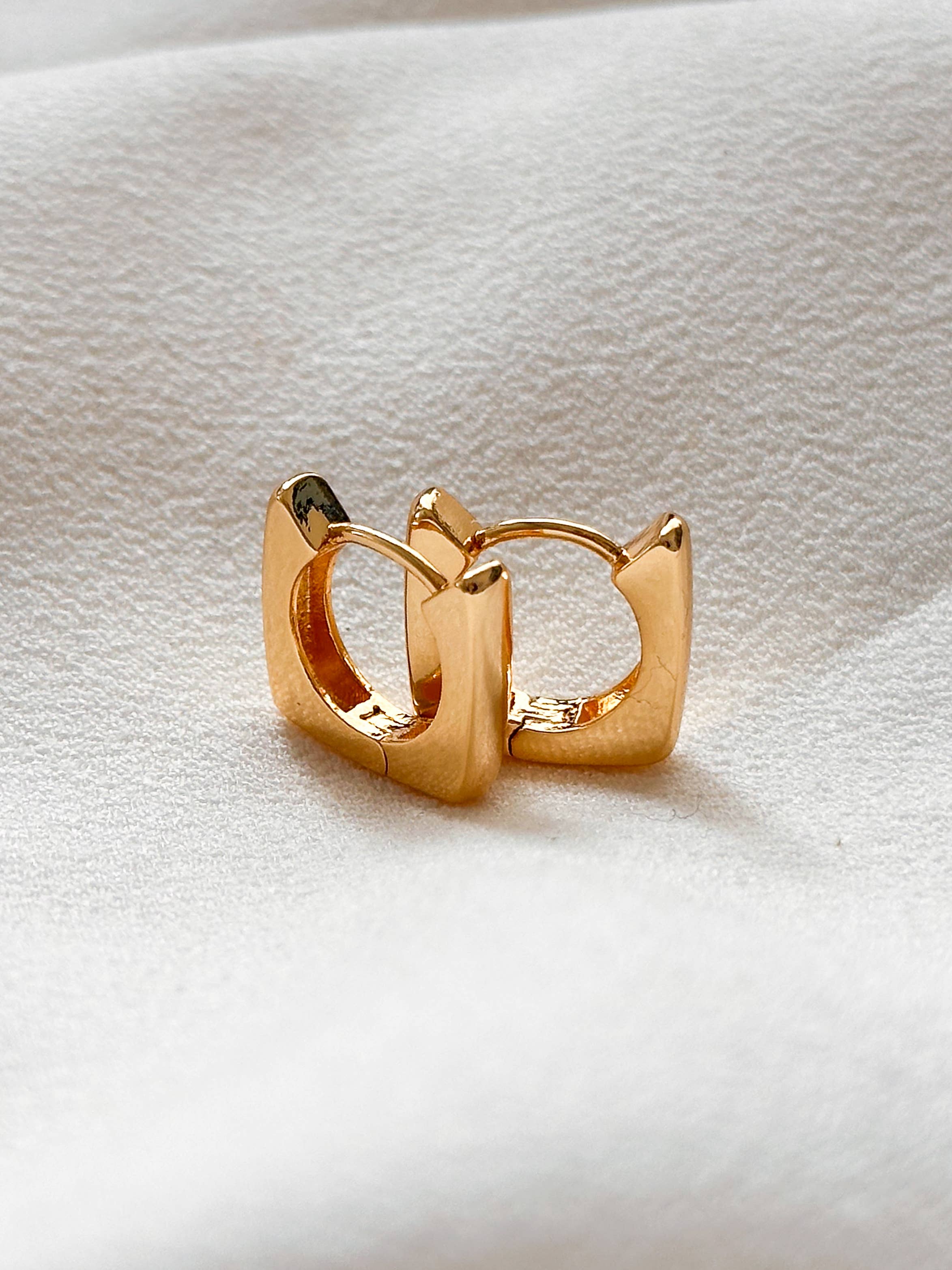 Ellis Grey Jewellery - Venta al por mayor Pendientes de aro - Aros de aro cuadrados chapados en oro3