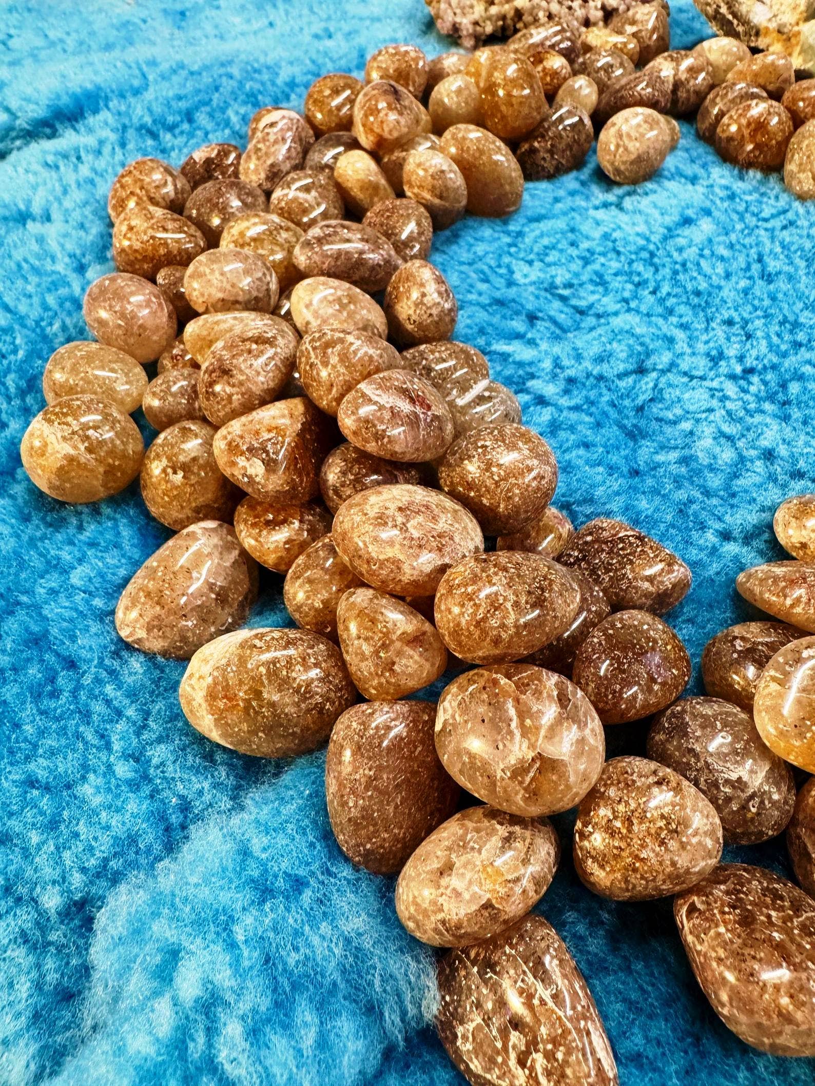 Elf Kendal Hippies - Wholesale Spiritual Stone/Crystal - Tumble strawberry quartz 2- 3 cm large gemstones by elf uk2