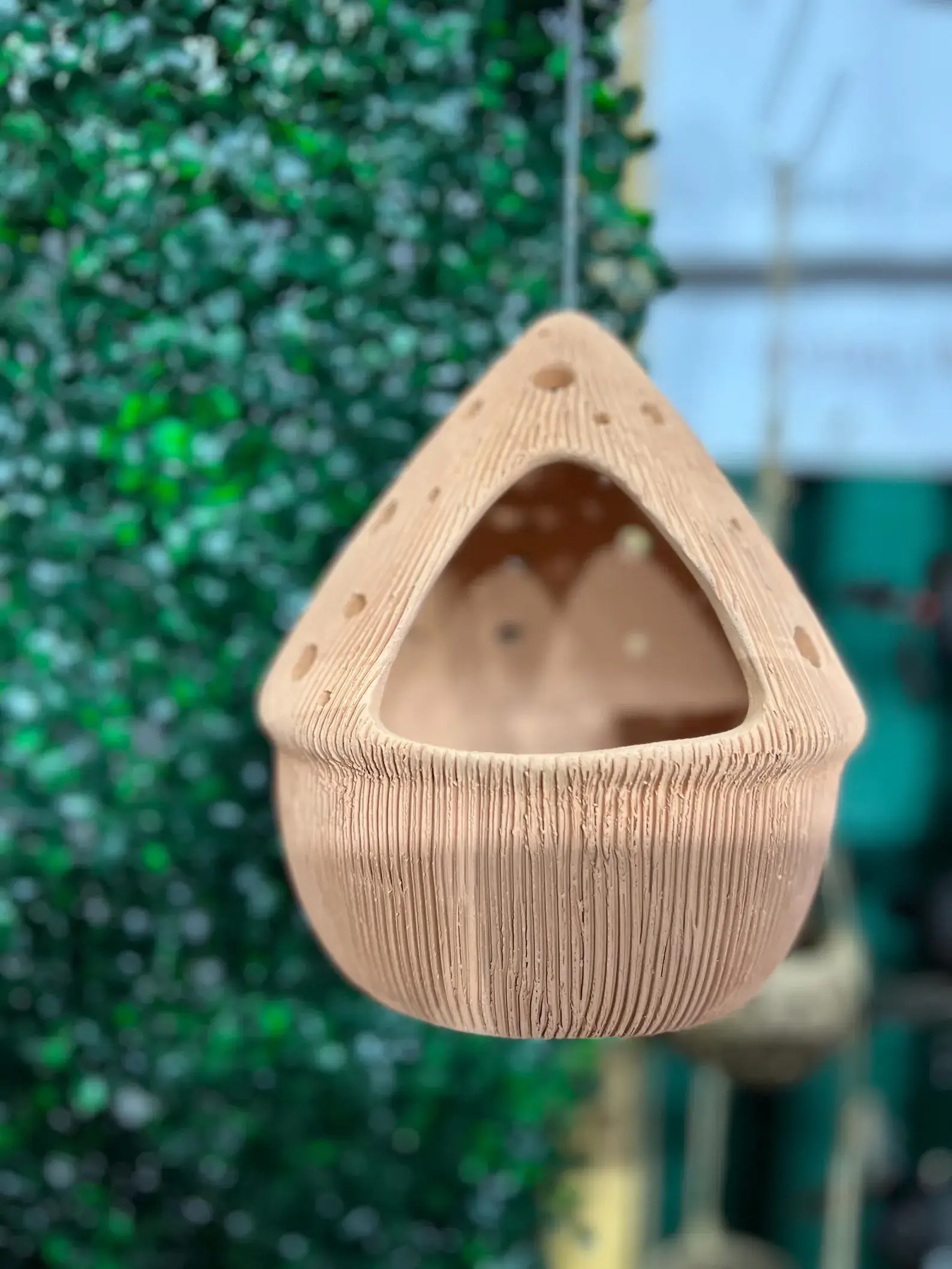 Handicraft Heaven - Vente Jardinière suspendue - Suspension en terre cuite faite à la main : forme sculpturale unique2