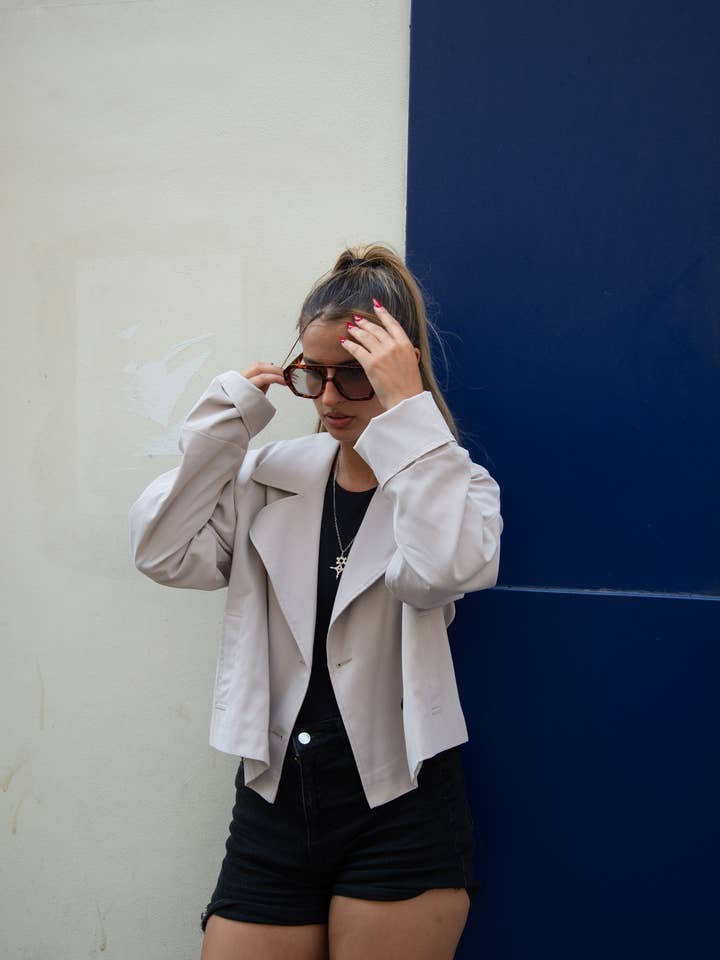 KZELL PARIS - Wholesale Trenchcoat - Dames - Korte trenchcoat met knopen en reverskraag (8681)5