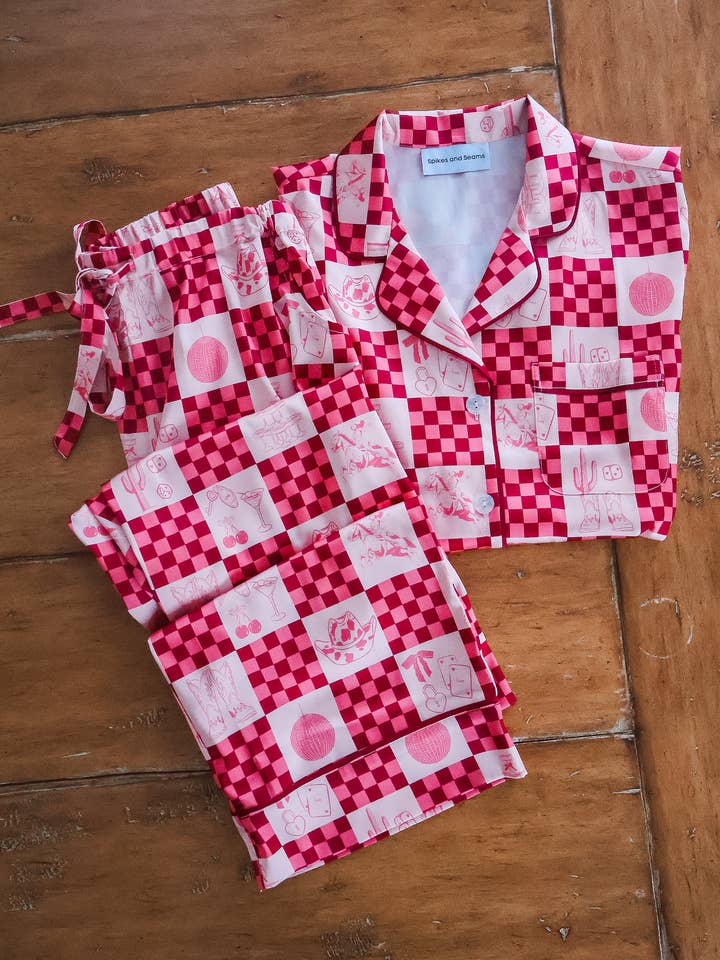 Set pigiama cowgirl rosa, pigiama a quadri, abbigliamento da casa rosa per la vendita all'ingrosso da parte di Spikes and Seams