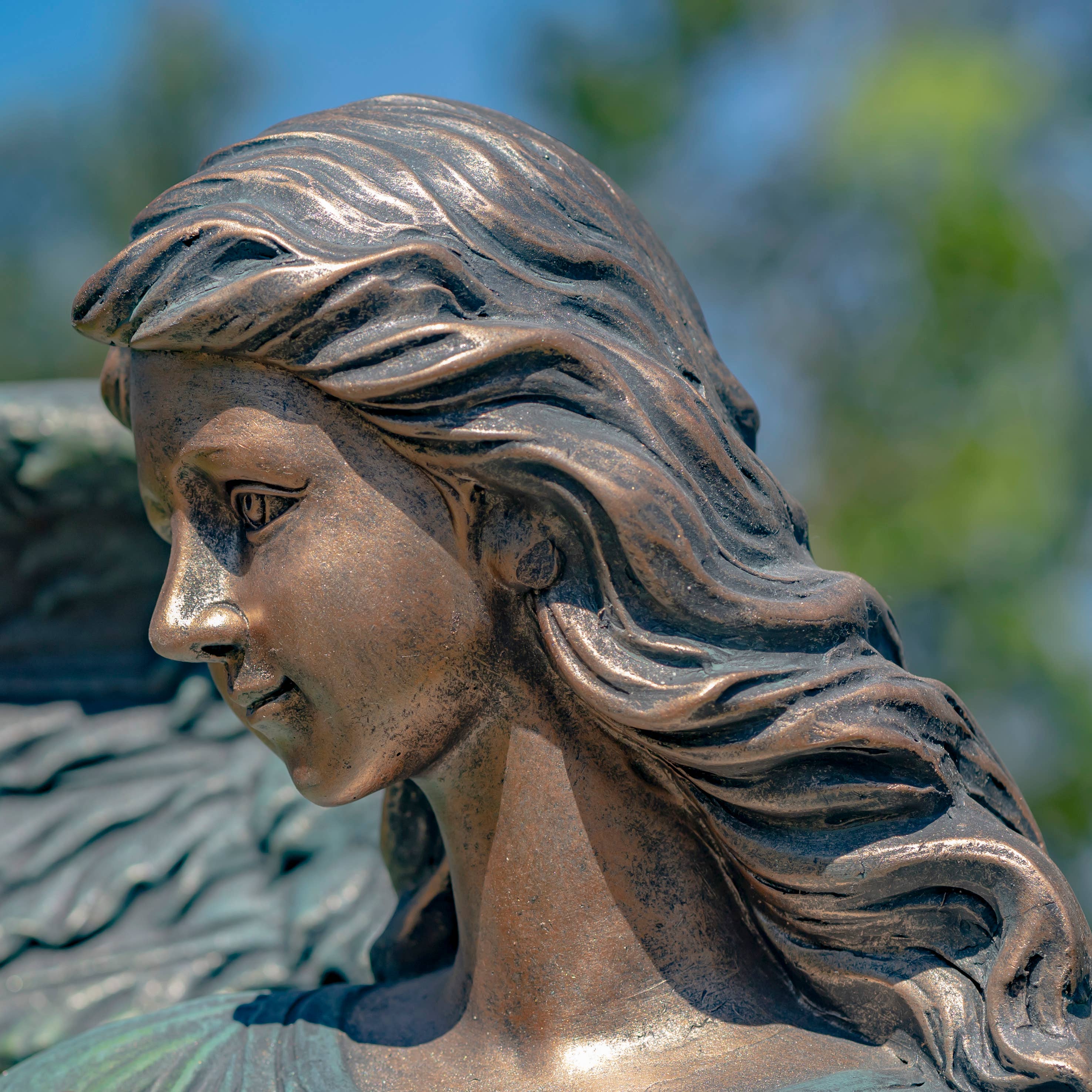 Zaer Ltd. International - Vente Bibelots/décorations d'extérieur - Statue d'ange de 46 pouces de haut avec robe gonflée et oiseau « Maria »4