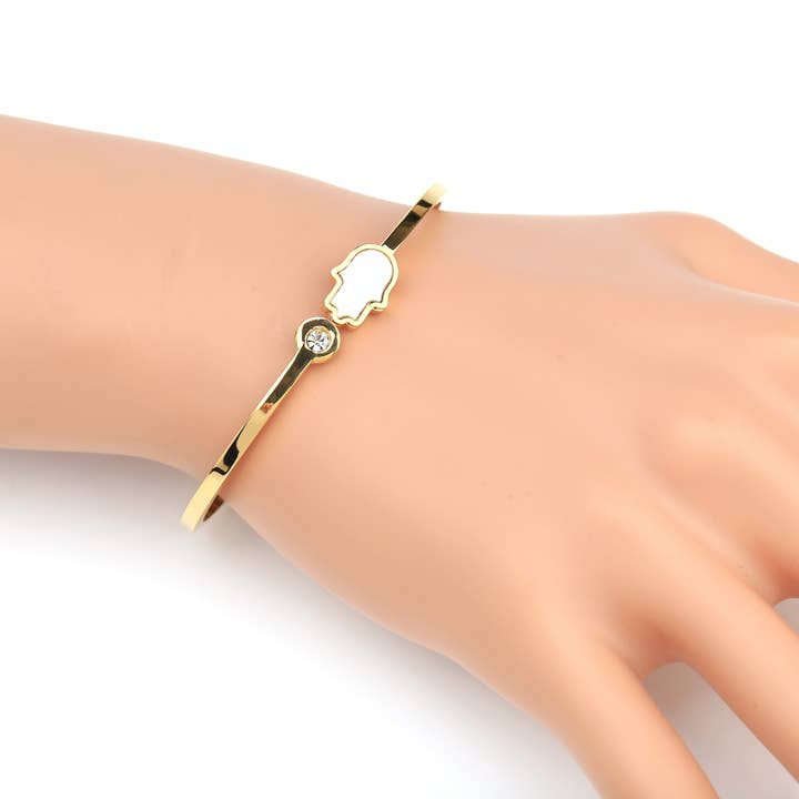 Pulsera en tono plateado o dorado con mano de nácar artificial para venta al por mayor de United Elegance