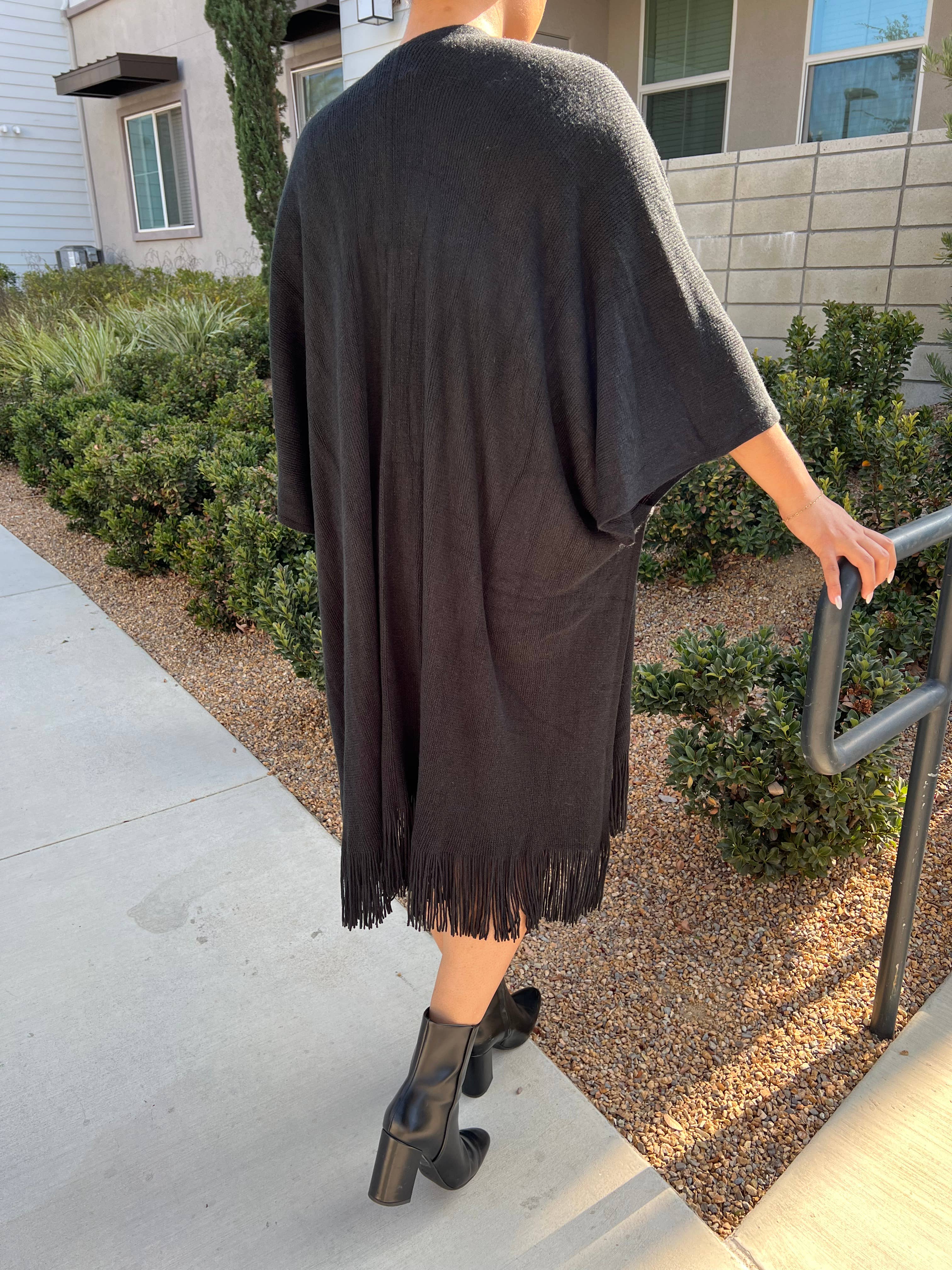 Justin & Taylor – wholesale Kofta - Dam – Harlow cardigan | Kimono-cardigan med fickor och fransad nederkant30