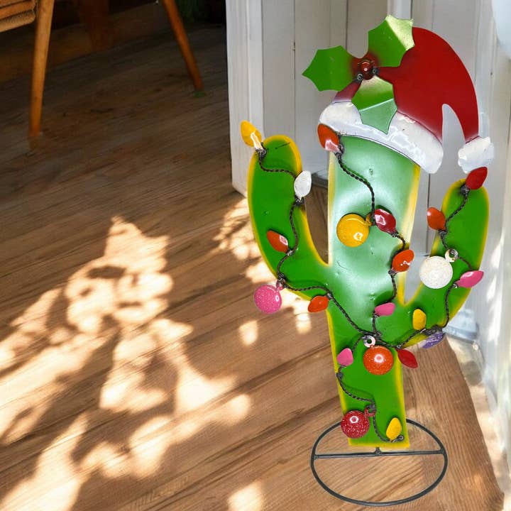 Sculpture de sapin de Noël en cactus métallique pour la vente par Blue Goat Garden Decor