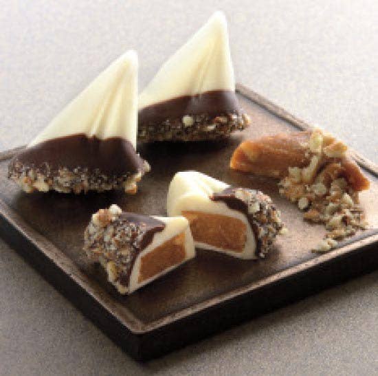 Harbor Sweets Chocolates - Wholesale Chocolate Box - Harbor Sweets Chocolates Sweet Sloop Sailboat Favor Box 2 pc1