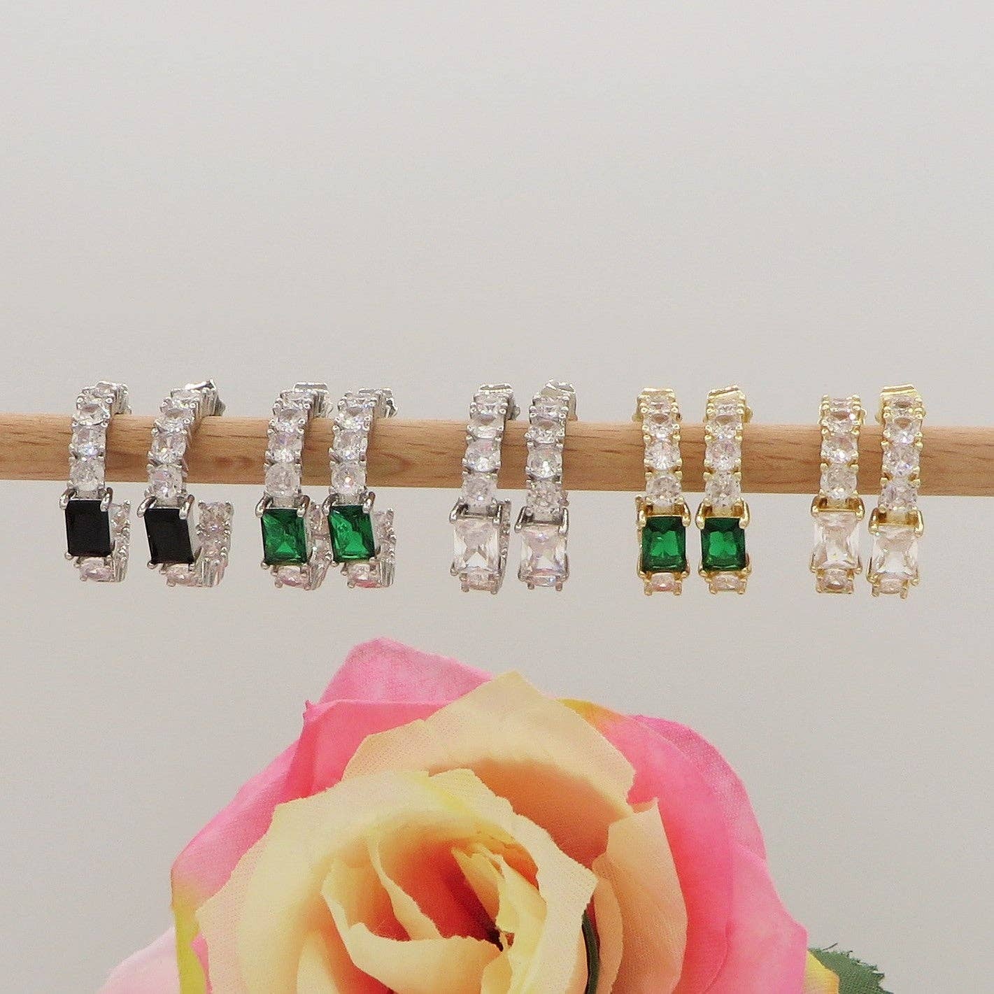 Daemon srls - Wholesale Hoop Earrings - CHRISTY hoops - Orecchini a cerchio con Cubic Zirconia taglio baguette9