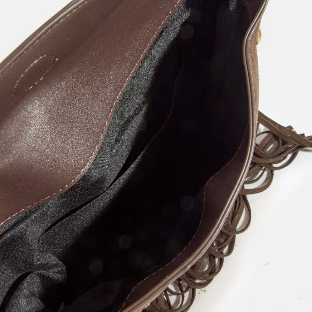 Collections by Fame Accessories - Venta al por mayor Bolso con correa - Mujer - Bolso de hombro con flecos de ante y ribetes de remaches2