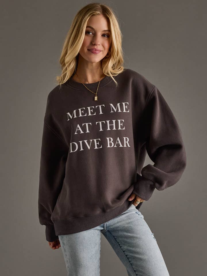Charcoal Meet Me At The Dive Bar Sweater voor wholesale door Panache Apparel Co.