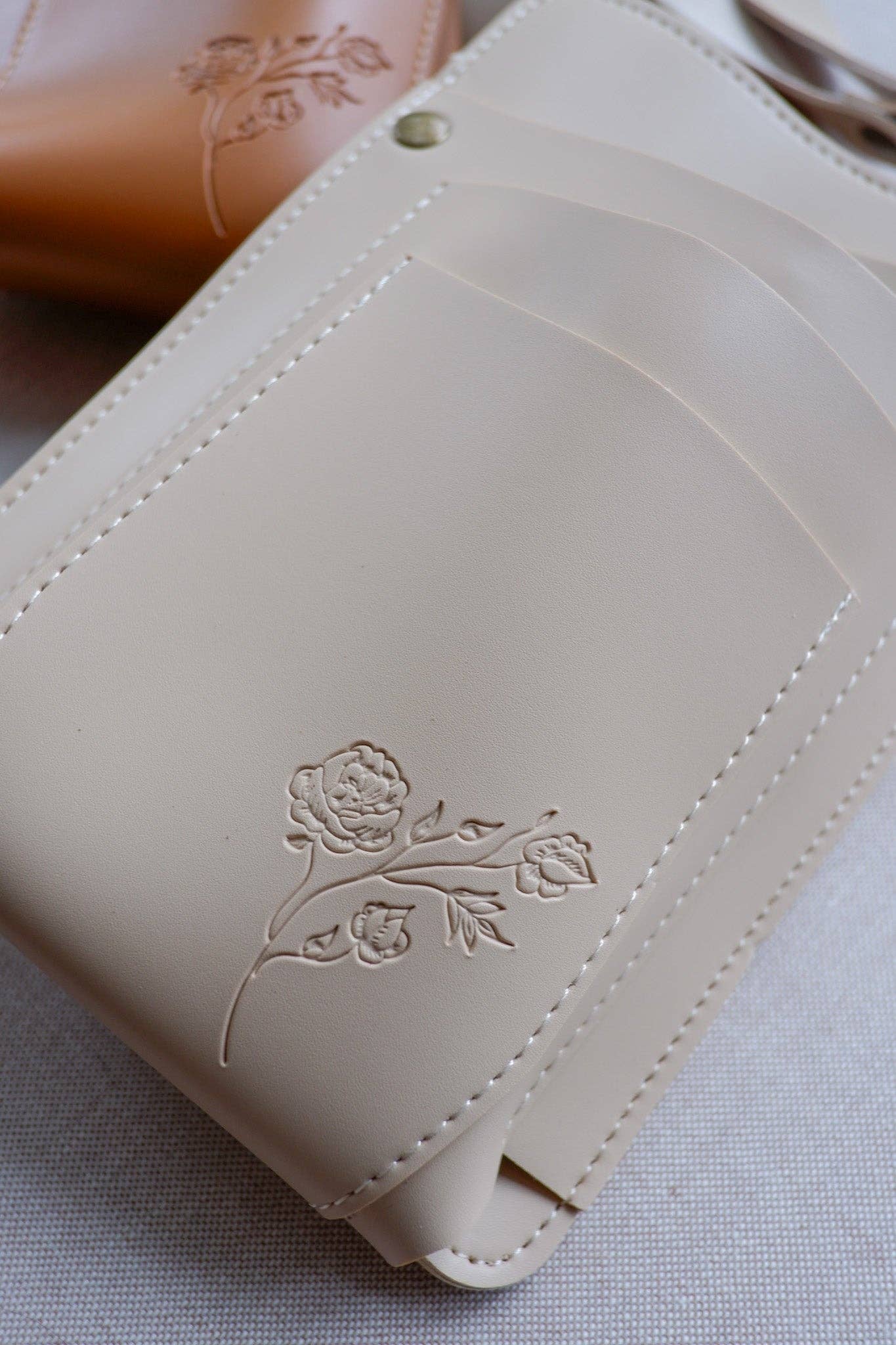 Laura Hooper Design House - Wholesale Garden Tool - Crossbody Garden Tool Bag4