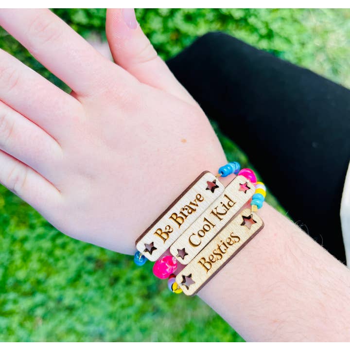 Sadie’s Moon – wholesale Pärlarmband – Barn – Stärka pärlstav trä ID armband dansare4