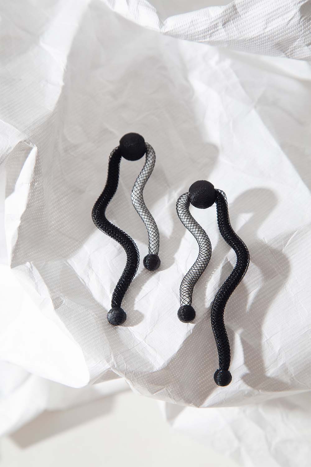 Iskin Sisters - Wholesale Dangle Earrings - Pendientes Vida Olas - Negro/Blanco*1