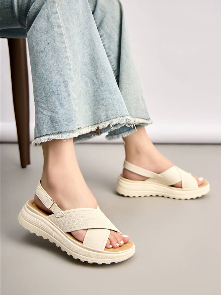 Comfortabele sandalen met geprofileerde zool - 1440 voor wholesale door BELLE WOMEN | SUPER MODE