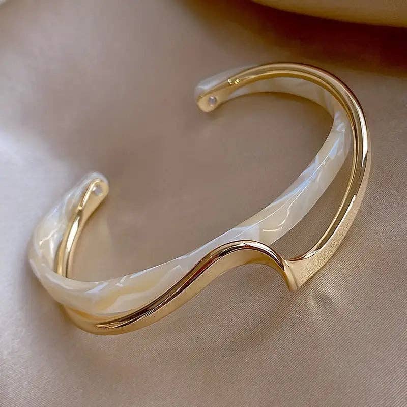 Huis Van Merken - Wholesale Cuff Bracelet - 18K Gold Plated Wave Cuff Bangle – Minimalist Pearl Jewelry for Women1