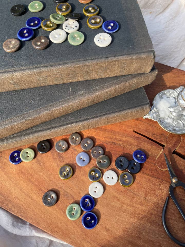 Boutons Originaux 18mm (Ensemble de 5) pour la vente par Silver Beast Studio