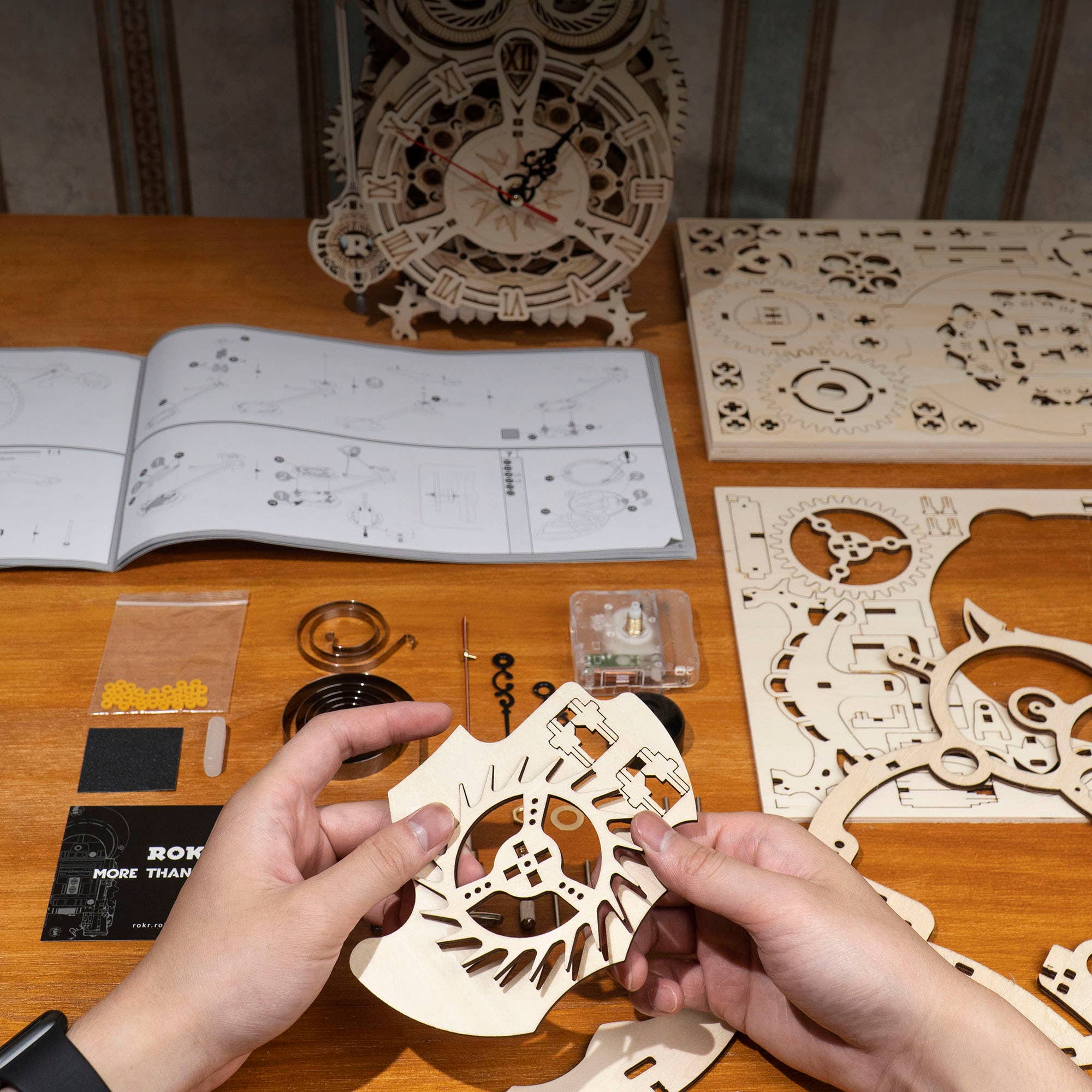 ROKR Horloge Puzzle 3D en Bois Horloge Hibou,Maquettes et Modélisme  Adulte,Décoration de la Maison Cadeau Homme Femmes(LK503)