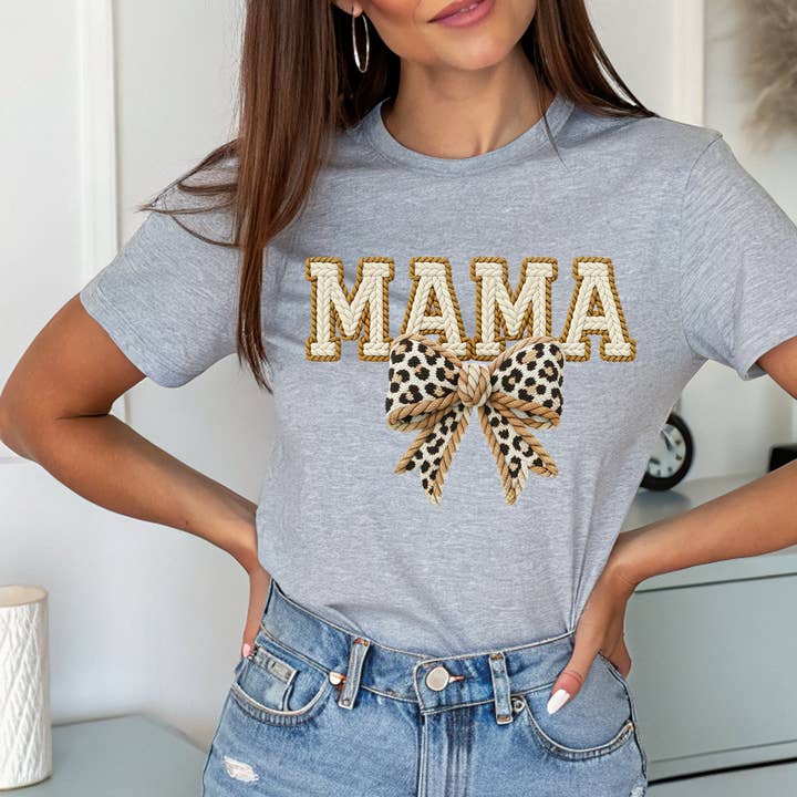 Chemise à nœud léopard Mama, T-shirt graphique Mama, T-shirt Mom Life, pour la vente par Hansjay creations