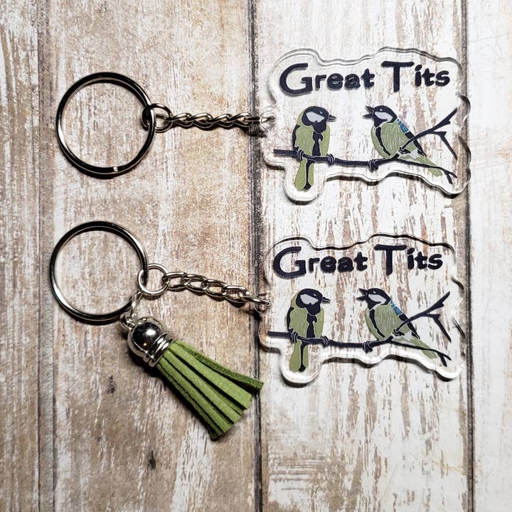 Store Bryster nøglering for engroshandel hos Blue Rocket Gifts