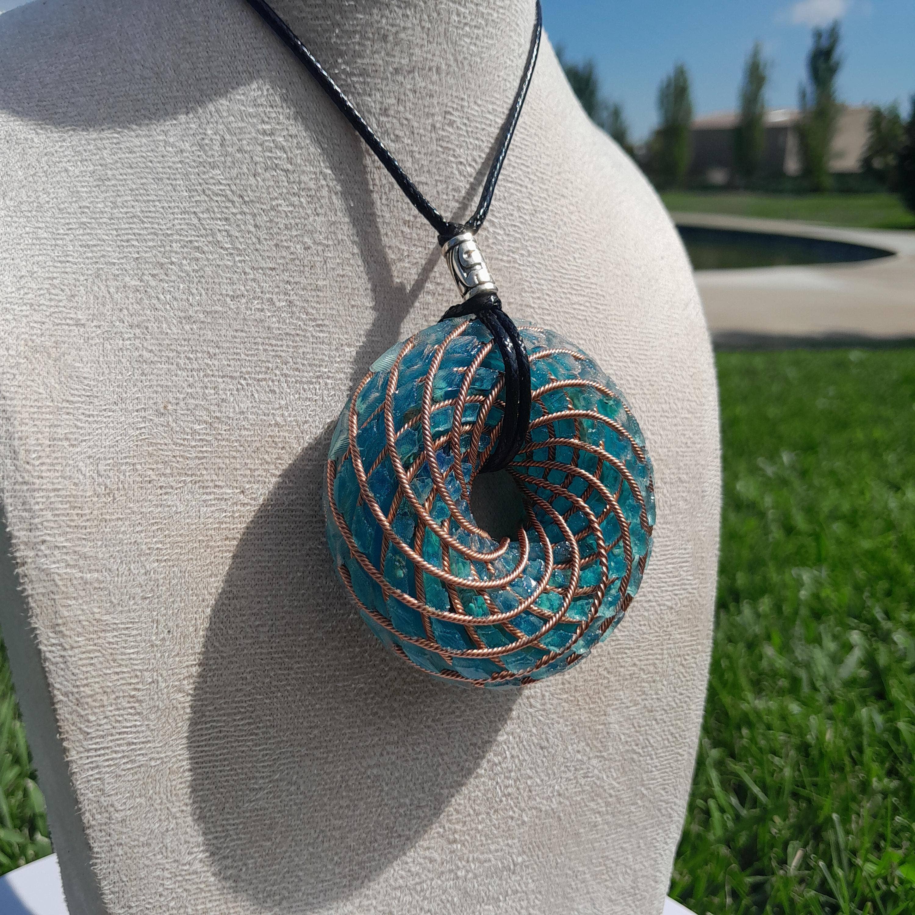 Mundo Orgon – Großhandel Spiritueller Stein/Kristall – Rodin-Torus-Spule Lapislazuli-Chips - Wirbelwellen-Generator - Toroidale Energie | EMF-Schutz5