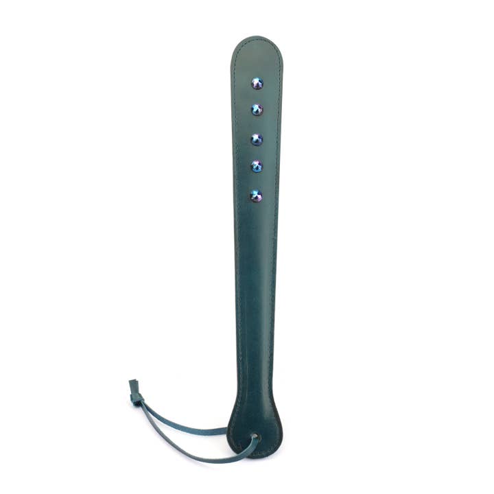 Slapper en cuir bleu de luxe avec rivets bleus pour la vente par Liebe Seele