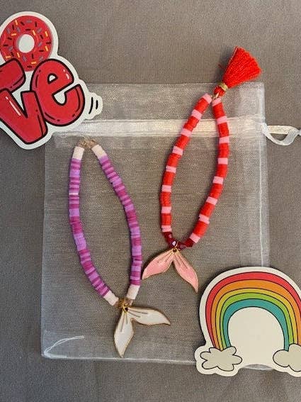 Bracelet en perles en forme de queue de sirène pour enfants pour la vente par Whitney & Willow Collection