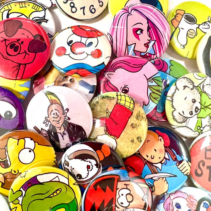 Bite Your Granny - Wholesale Lapel Pin/Button - X25 Upcycled Comic / Story Caricature Badge Assortment