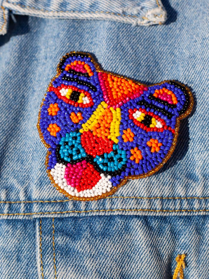 Blue tiger brooch for wholesale by Tienda Esquipulas distribution