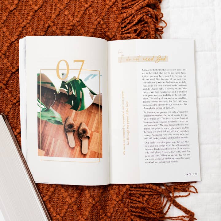 The Daily Grace Co - Wholesale Religion - Thirty Truths for Common Lies for Teens Booklet1