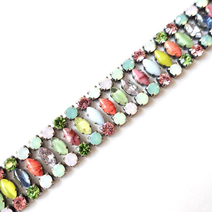 Einzigartiges mehrfarbiges Armband mit Glassteinen for wholesale by SoHo Schmuckmanufaktur