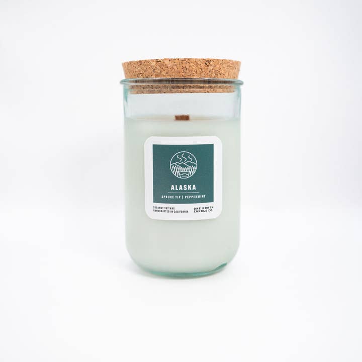 Alaska (sparrentop | pepermunt) voor wholesale door One North Candle Company